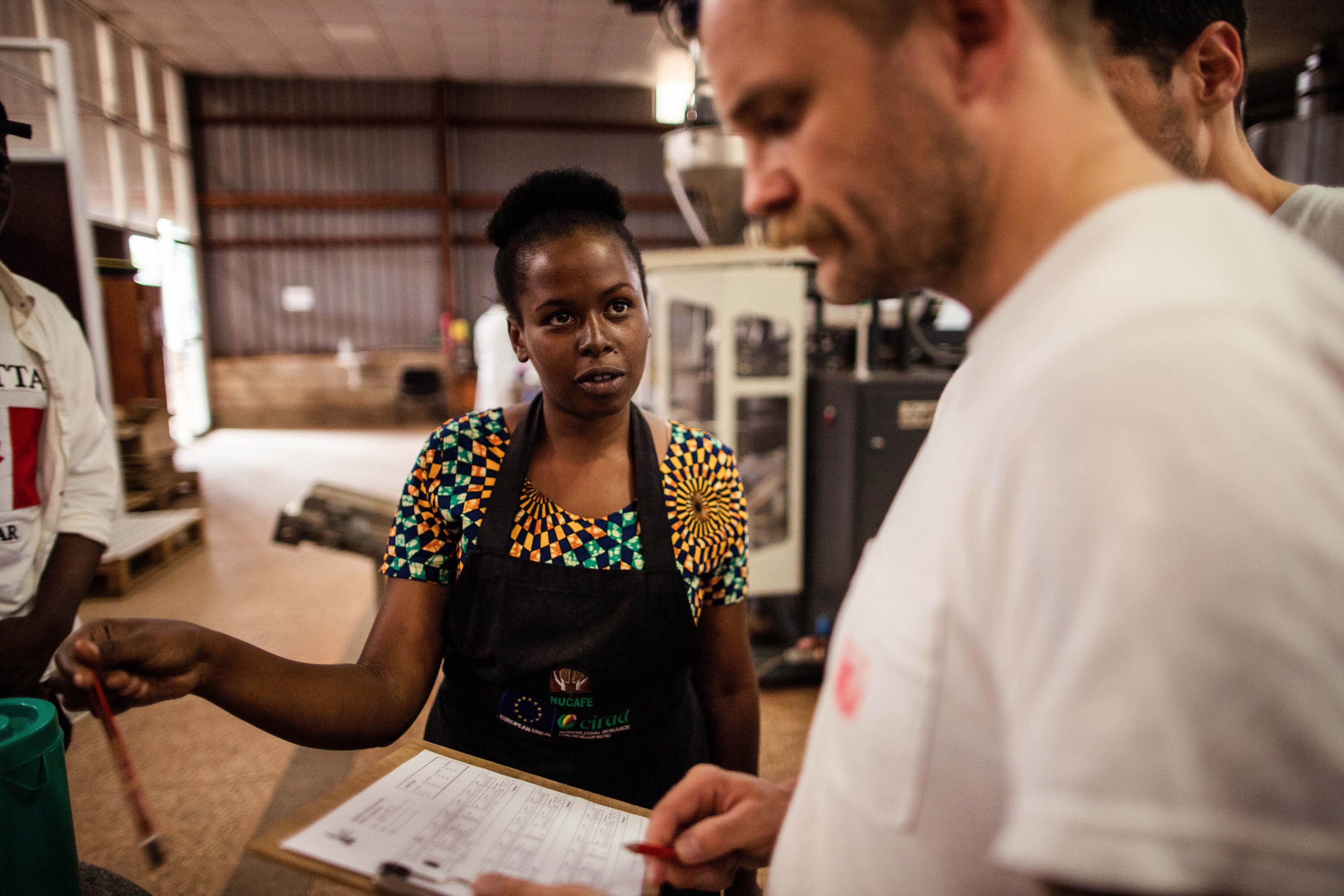 anna uganda roasting coffee annan